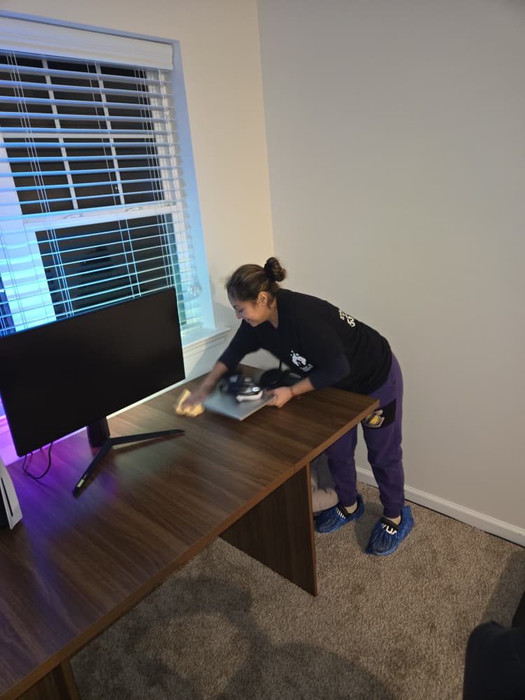 commercial cleaning service professionals cleaning office